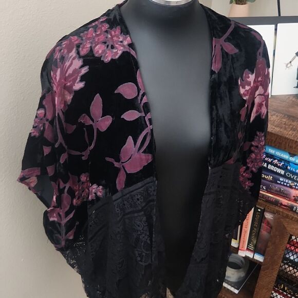 Xhilaration Kimono  - Picture 2 of 8